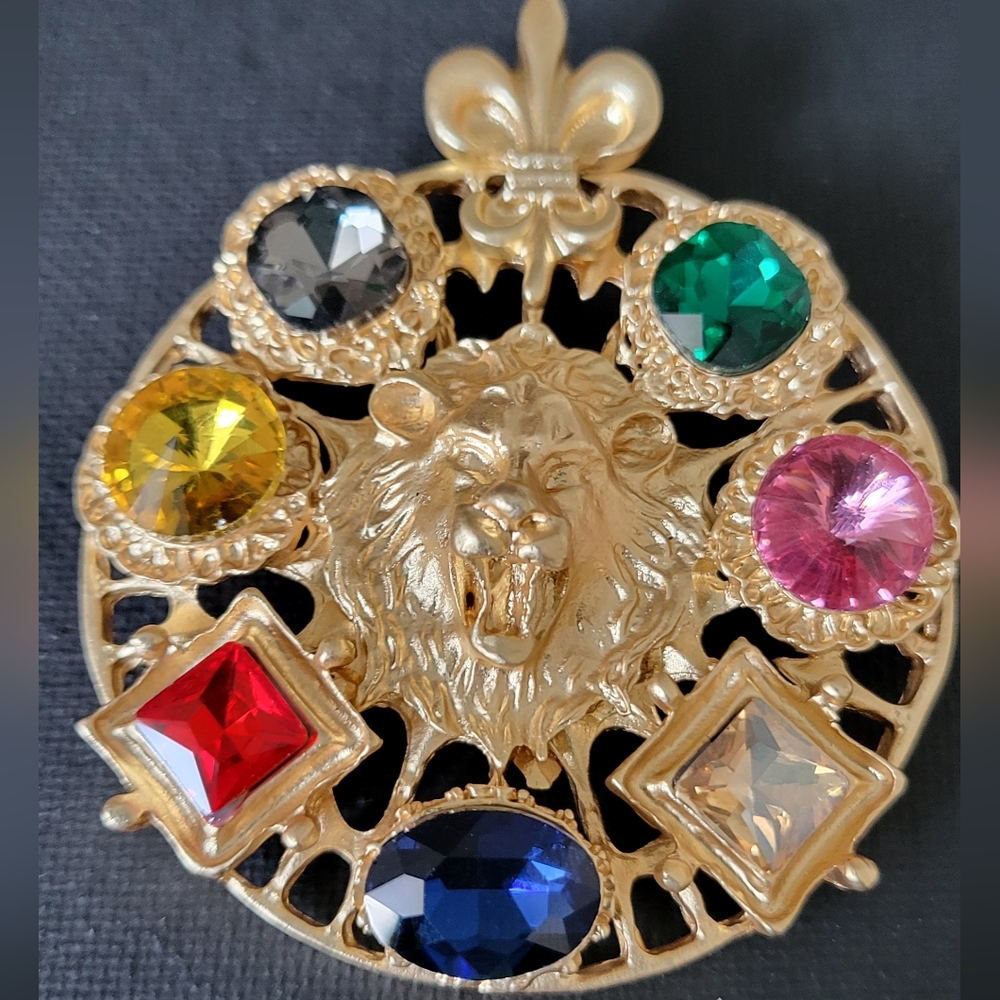 Elegant Gold Lion Brooch with Multicolor Gems